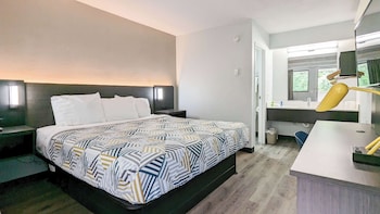 Deluxe Room, 1 King Bed, Accessible, Non Smoking