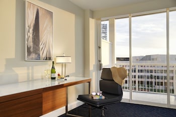 Room, 1 King Bed, Accessible, Balcony (Mobility & Hearing, Bathtub)