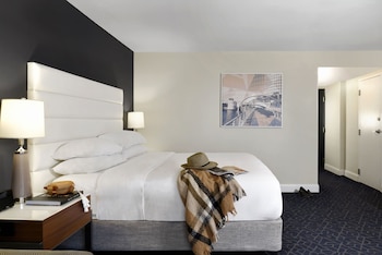 Room, 1 King Bed, Accessible, River View (Corner, Bathtub)
