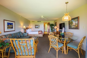 Studio, 1 King Bed with Sofa bed, Partial Ocean View