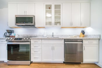 Studio, Garden View (Unit G104)