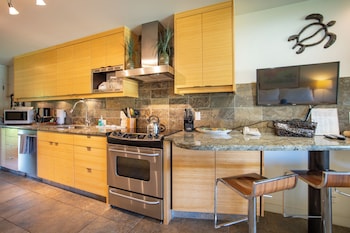 Studio, Partial Ocean View (Unit G109)