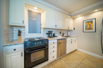 Condo, 1 Bedroom, Partial Ocean View (Unit C104, 1 Bath)