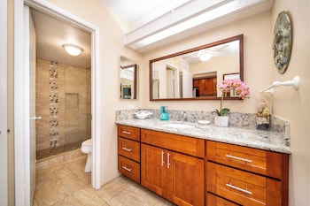 Studio, Partial Ocean View (Unit K208)