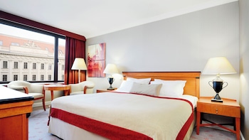 Classic Room, 1 Queen Bed, River View