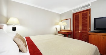 Junior Suite, 1 Queen Bed, River View