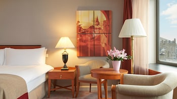 Premium Room, 1 Queen Bed, River View (Top Floor)