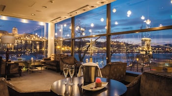 Classic Room, 1 Queen Bed, Club Lounge Access, River View