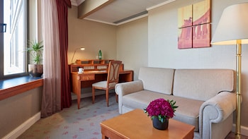 Junior Suite, 1 Queen Bed, River View