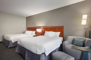 Room, 2 Queen Beds, Hearing Accessible (Accessible Bathtub)