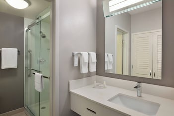 Room, 1 King Bed with Sofa bed, Hearing Accessible, Oceanfront (Accessible Bathtub)