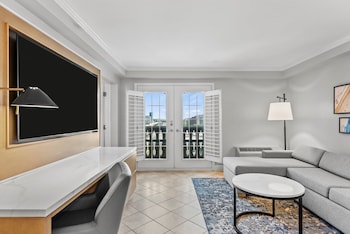 Suite, 1 Bedroom, Kitchen (Dining)
