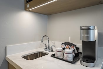 Standard Room, 1 King Bed, Accessible (Mobility, Accessible Tub)