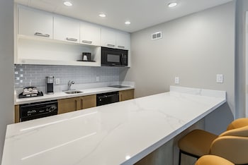 Suite, 1 Bedroom, Kitchen (Dining)