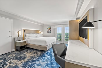 Standard Room, 1 King Bed, Accessible (Mobility, Accessible Tub)