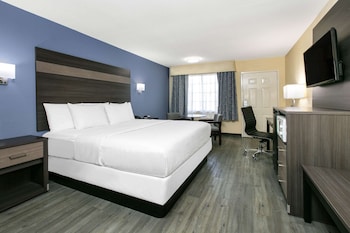 Room, 1 King Bed, Accessible, Non Smoking (Mobility, Roll-In-Shower)