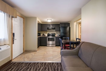 Suite, 1 Queen Bed, Non Smoking, Kitchen (with Sofabed)