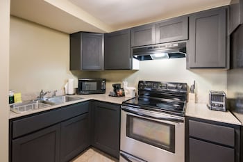 Suite, 1 Queen Bed, Non Smoking, Kitchen (with Sofabed)