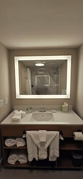 Room, 2 Queen Beds, Non Smoking, Pool View