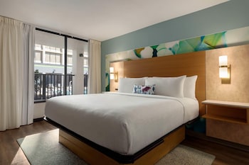 Suite, 1 King Bed, Non Smoking, Pool View