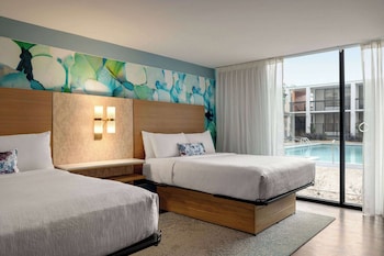 Room, 2 Queen Beds, Accessible, Non Smoking (Mobility, Bathtub w/ Grab Bars)