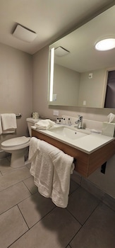 Room, 1 King Bed, Accessible, Non Smoking (Mobility, Bathtub w/ Grab Bars)