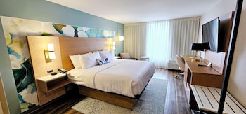 Room, 1 King Bed, Accessible, Non Smoking (Mobility, Bathtub w/ Grab Bars)