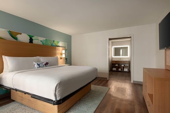 Suite, 1 King Bed, Non Smoking, Pool View