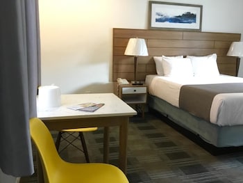 Standard Room, 1 Queen Bed