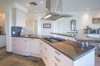 Villa, 1 Bedroom, Oceanfront (Bay 19G5 Gold 1.5 Bath)