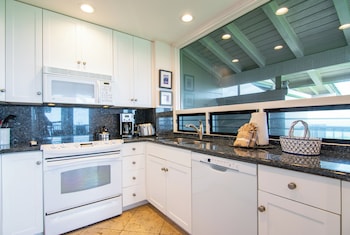 Villa, 1 Bedroom, Oceanfront (Bay 36B4 Gold ,1Bath)