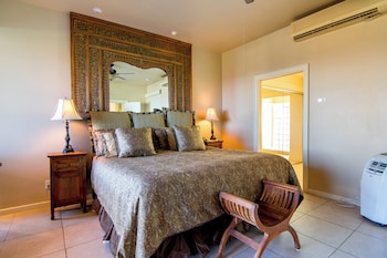 Villa, 2 Bedrooms, Oceanfront (Bay 25G2 Gold 2.5 Bath)