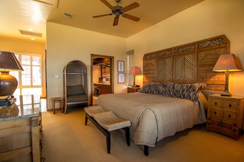 Villa, 2 Bedrooms, Oceanfront (Bay 27B2 Gold 2.5 bath)