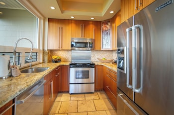 Villa, 1 Bedroom, Oceanfront (Bay 26G2 Gold ,1Bath)