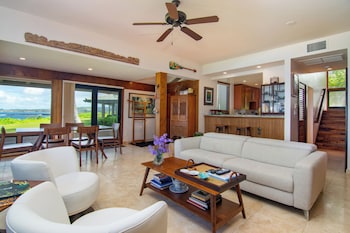 Villa, 1 Bedroom, 2 Bathrooms, Oceanfront (Bay 27G3 Gold)