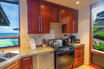 Villa, 1 Bedroom, 2 Bathrooms, Oceanfront (Bay 27G3 Gold)