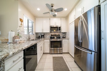 Villa, 2 Bedrooms, Oceanfront (Bay 18B2, 2.5 Bath)