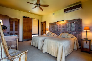 Villa, 2 Bedrooms, Oceanfront (Bay 27B2 Gold 2.5 bath)