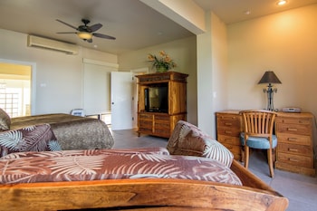 Villa, 2 Bedrooms, Oceanfront (Bay 25G2 Gold 2.5 Bath)