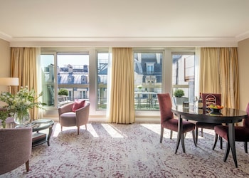 Deluxe Suite, Terrace (Montaigne)