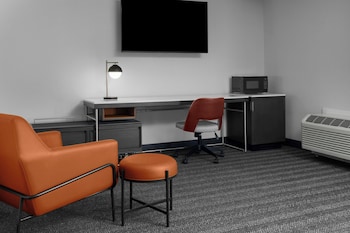 Suite, 1 Bedroom, Roll-in Shower