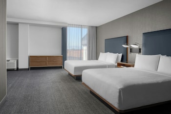 Suite, 1 Bedroom, Roll-in Shower