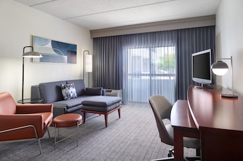 Suite, 1 Bedroom (Mobility/Hearing Accessible, Tub)