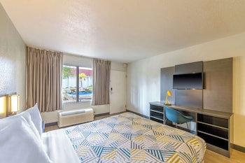 Standard Room, 1 Queen Bed, Accessible, Non Smoking