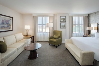 Club Room, 1 King Bed with Sofa bed