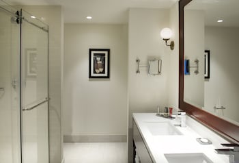 Standard Room, 1 King Bed (Hearing Accessible)