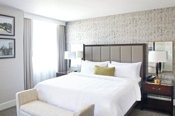 Club Room, 1 King Bed with Sofa bed