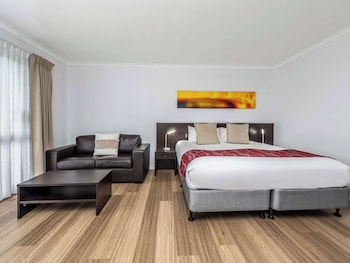 Deluxe Room, 1 King Bed