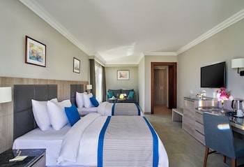 Premium Large Room  - Palm Front Area