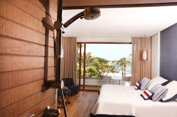 Premium Double Room, Balcony, Sea View (VIP Lounge Included)